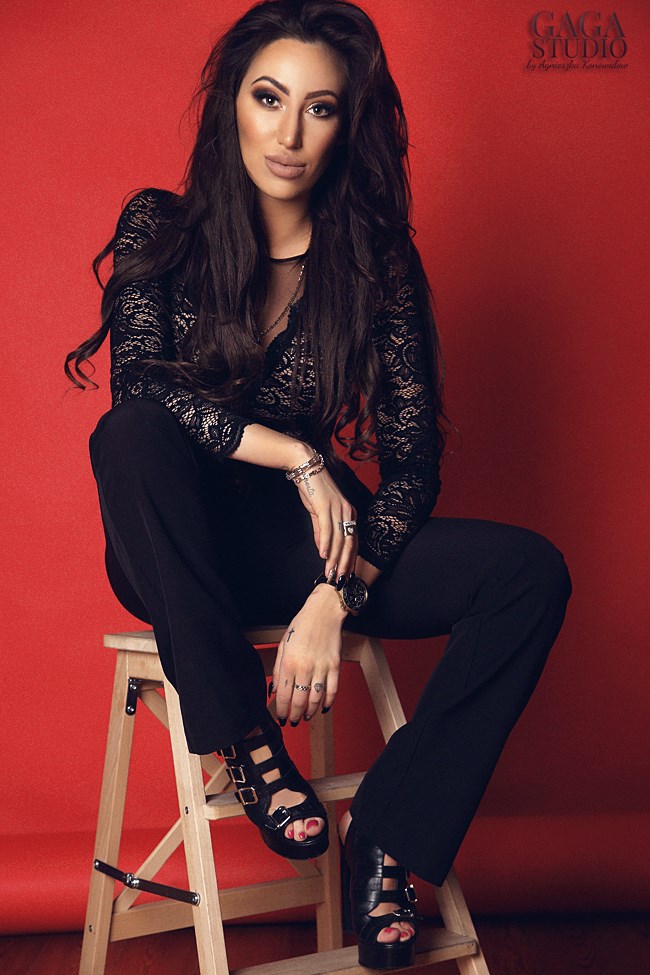 Elegancka-sesja-zdjęciowa-w-Poznaniu-gaga-studio